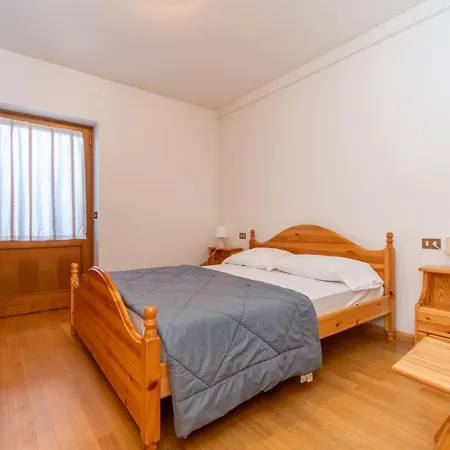 Eden Apartment *